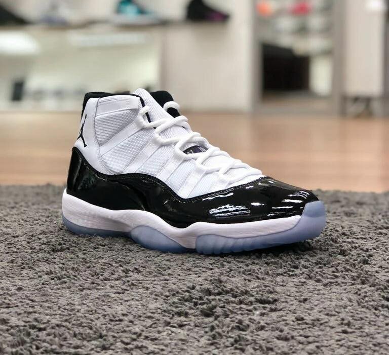 AIR JORDAN 11