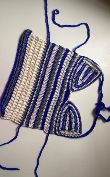 Top crochet bleu, gris, blanc