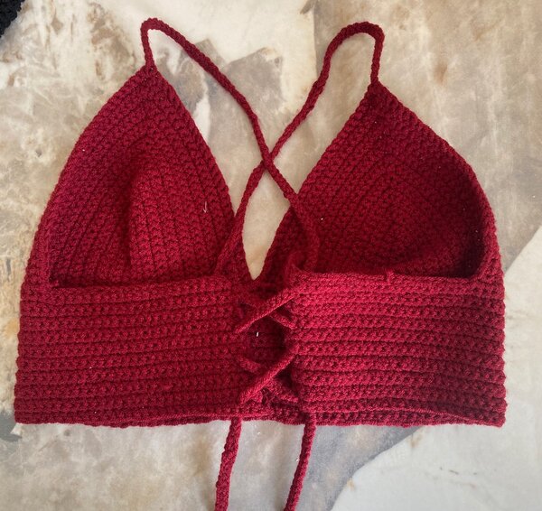 Top crochet bordeaux élégant