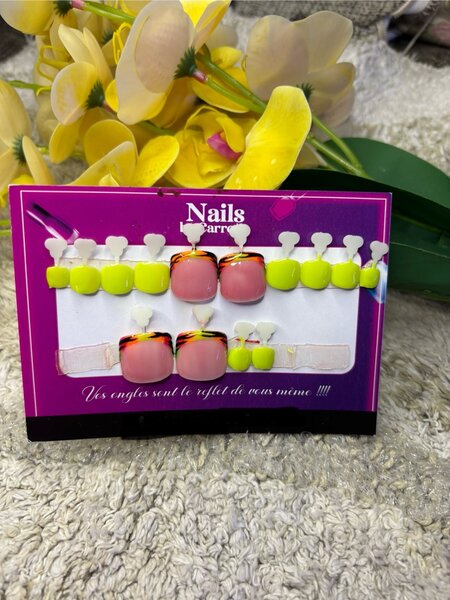 Ongles Faux Design