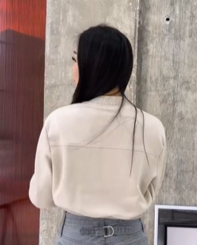 Замшевый бомбер в бежевом цвете