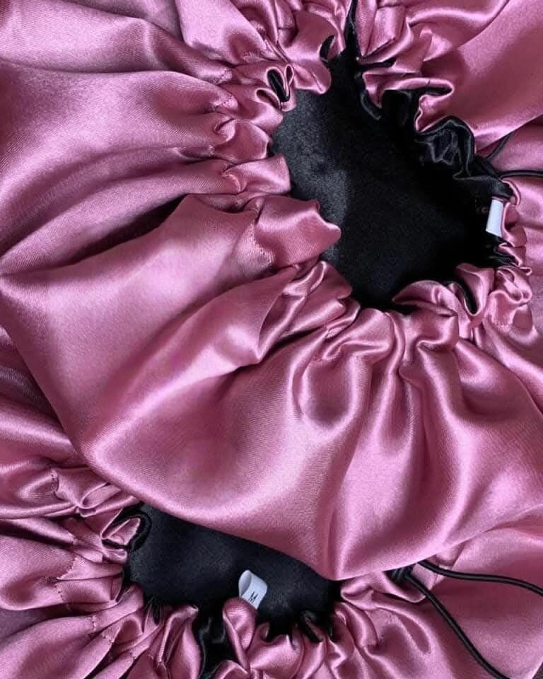 Bonnet en satin réversible