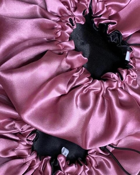 Bonnet en satin réversible