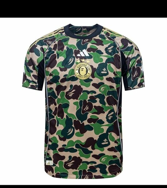Maillot de foot camouflage Adidas x Bape