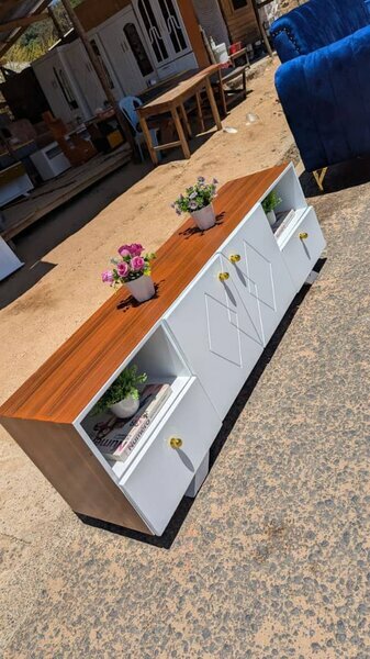 Buffet TV blanc et bois moderne