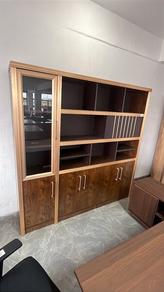 Bibliothèque en bois moderne