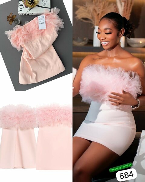 Robe élégante plumes rose