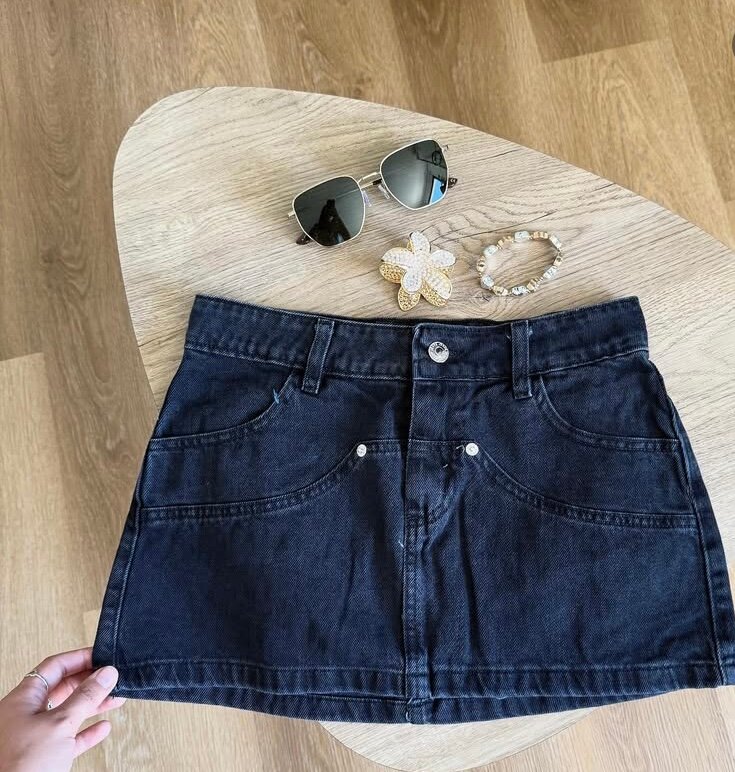 Mini-jupe en denim noire tendance