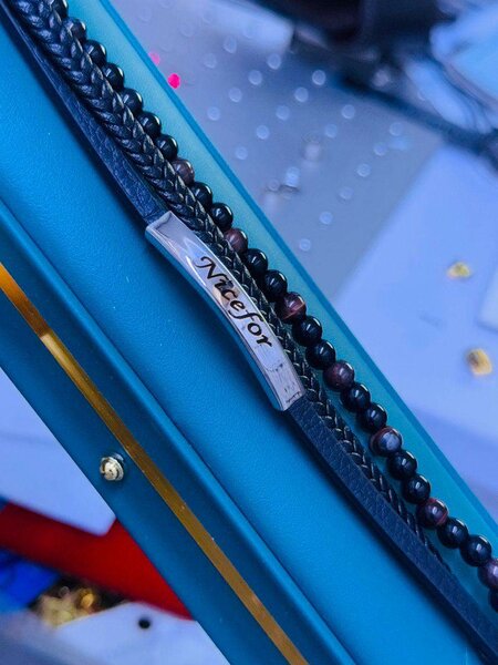 Bracelet en cuir et perles