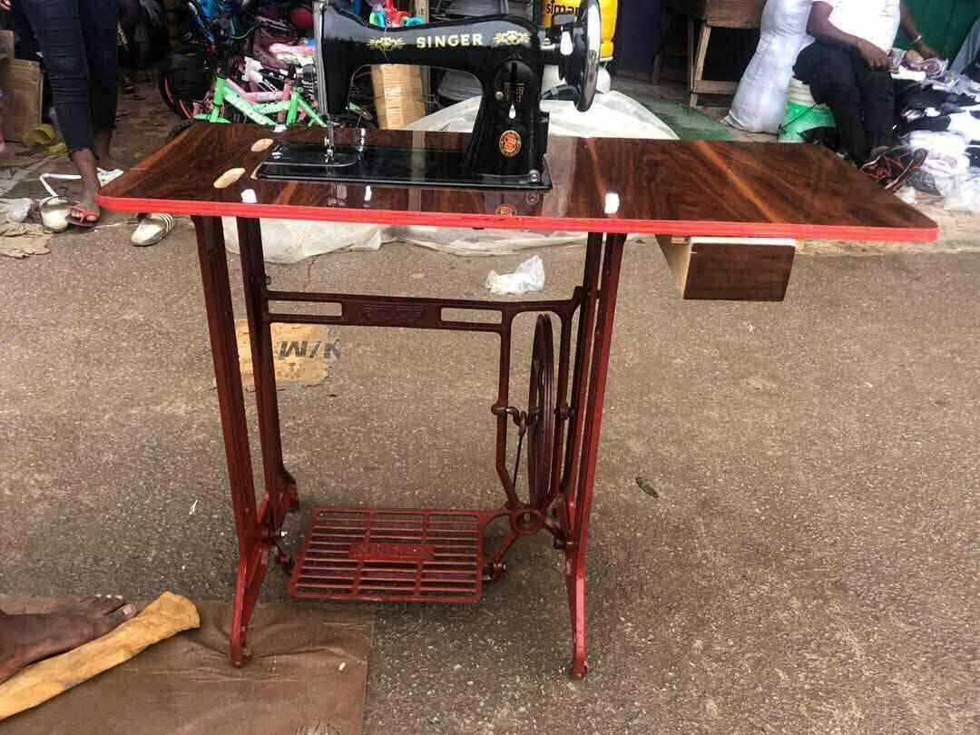 Machine à coudre Singer classique