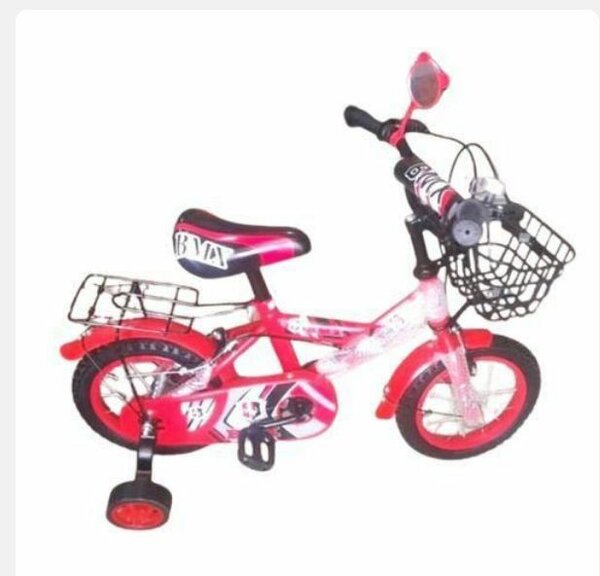 Vélo enfant rouge avec stabilisateurs