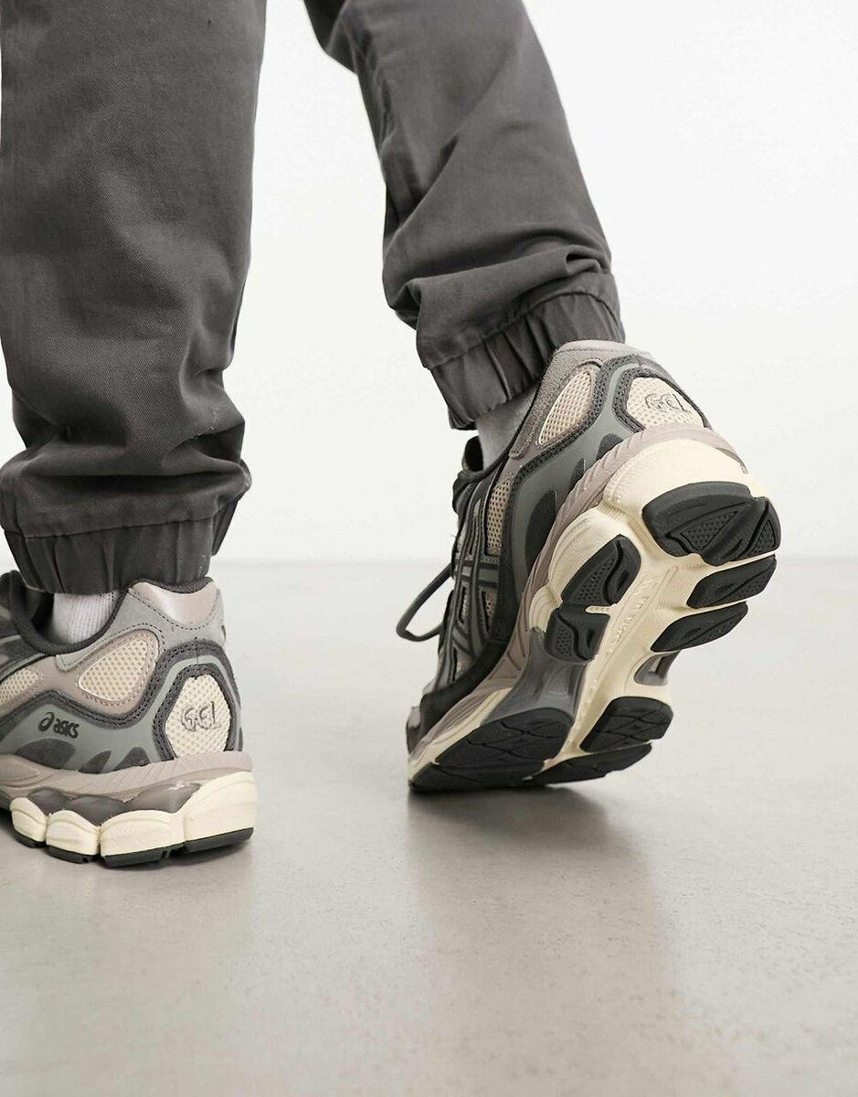 Baskets Asics Grises Unisex