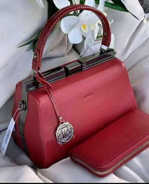 Sac à main élégant rouge