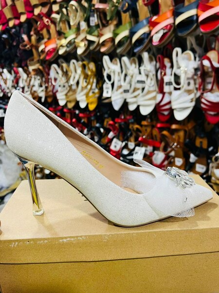 Escarpins Blancs Élégants à Talons