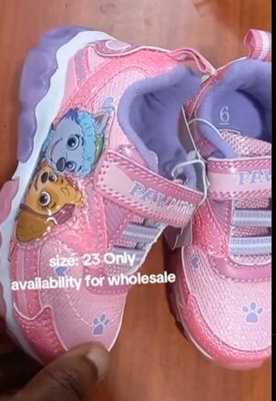 Available beautiful 😍 sneakers 👟 for pick up or delivery Sizes: 23 ONLY