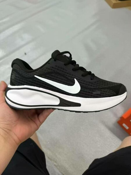 Chaussures de sport Nike noir et blanc