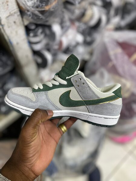 Baskets Nike Vert et Gris
