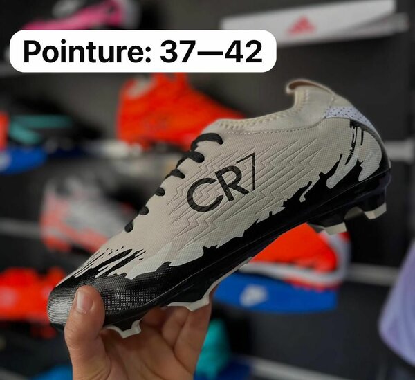 Chaussures de football CR7