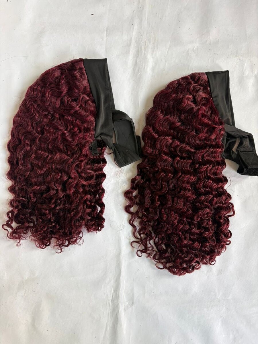 Perruque bouclée bordeaux et brune