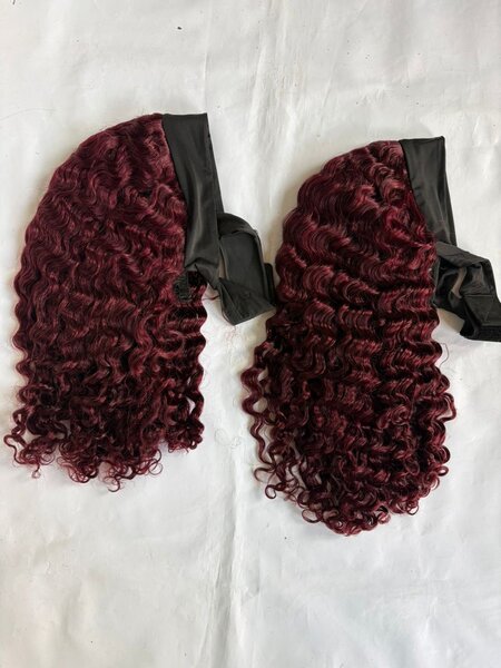 Perruque bouclée bordeaux et brune