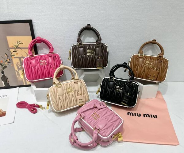Sac à main Miu Miu en cuir PU
