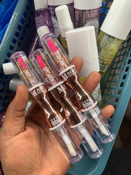 Gloss à lèvres, 4 à 1500