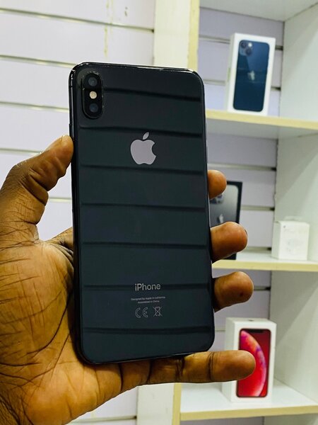 iPhone XS Max 64gb fully functional k4700