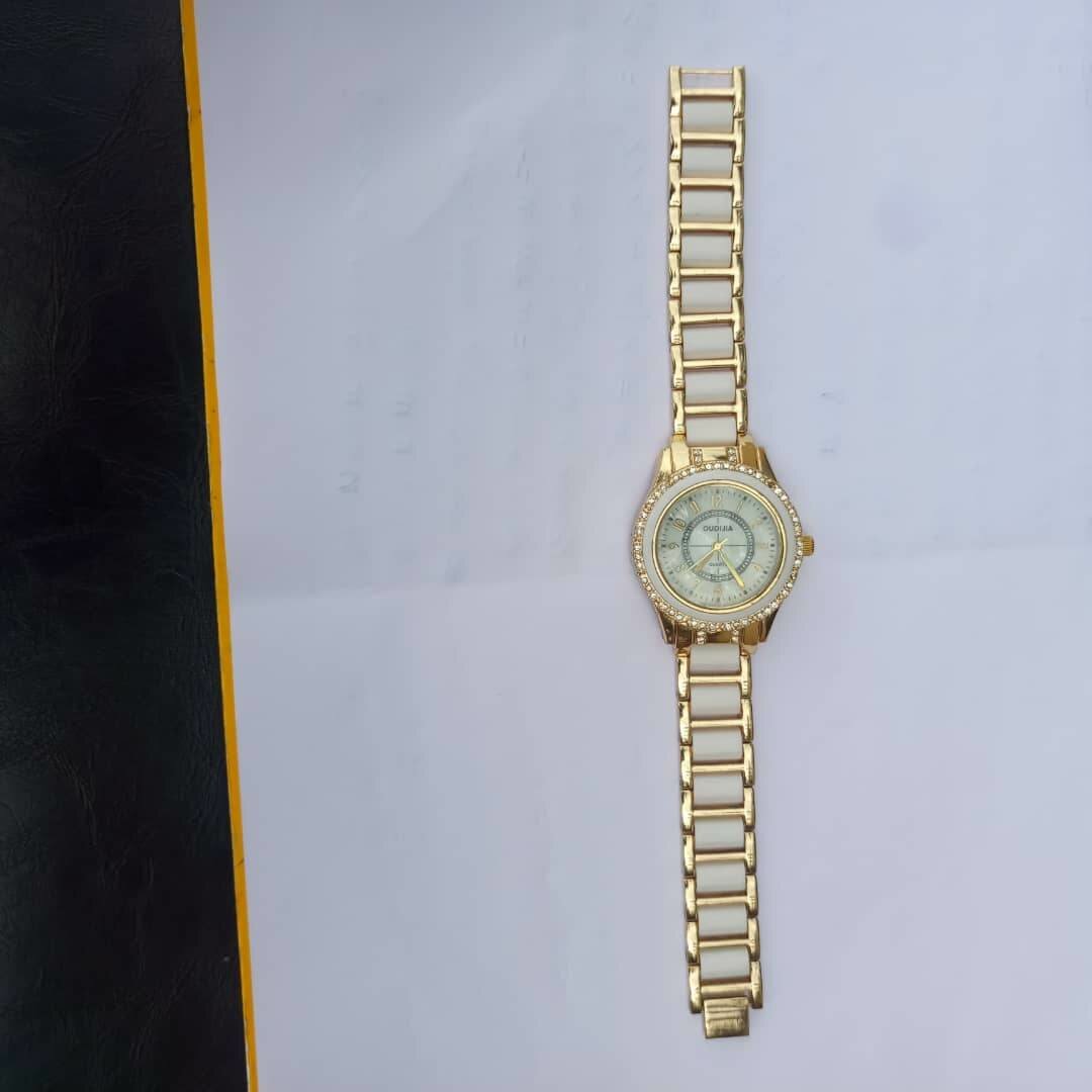 Montres élégantes en métal