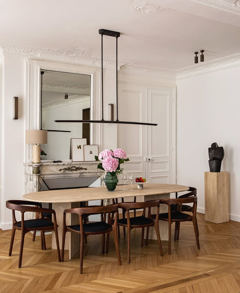 Table à manger en bois élégant