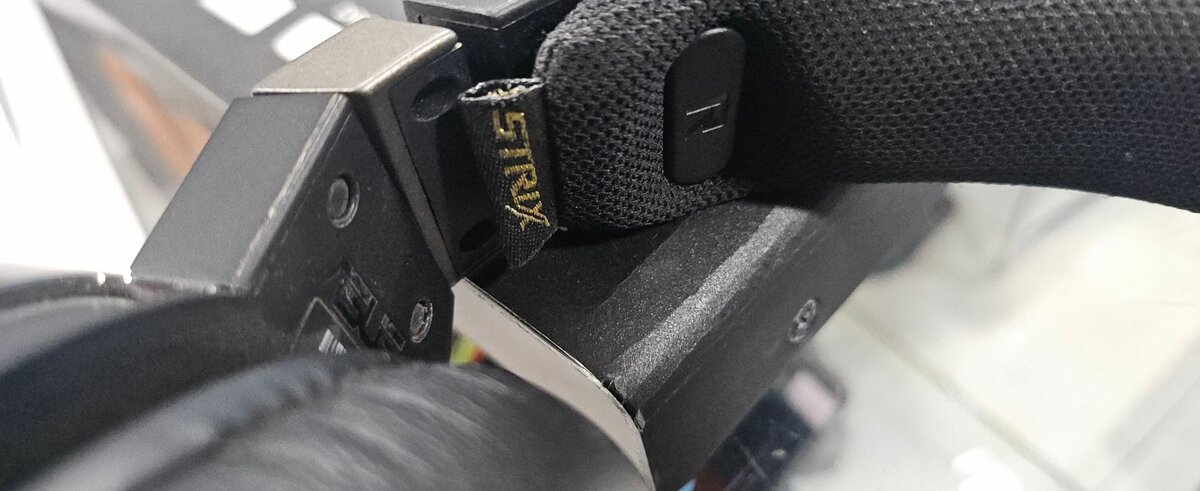 ASUS ROG Strix Fusion 700