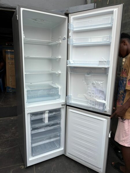 Réfrigérateur américain Hisense argent