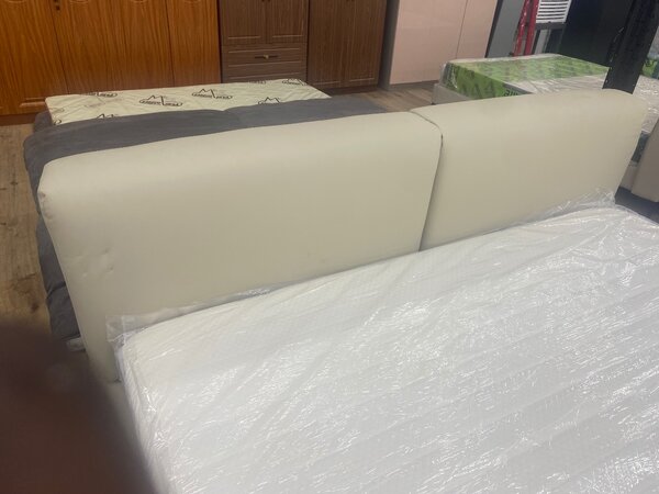 Lit Double en Cuir Moderne