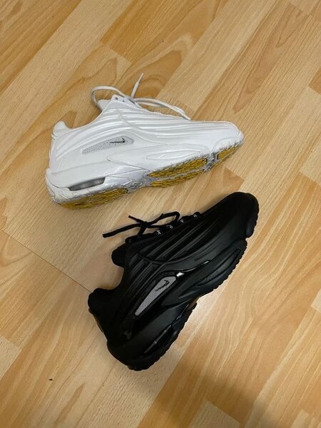 Baskets unisex noires et blanches