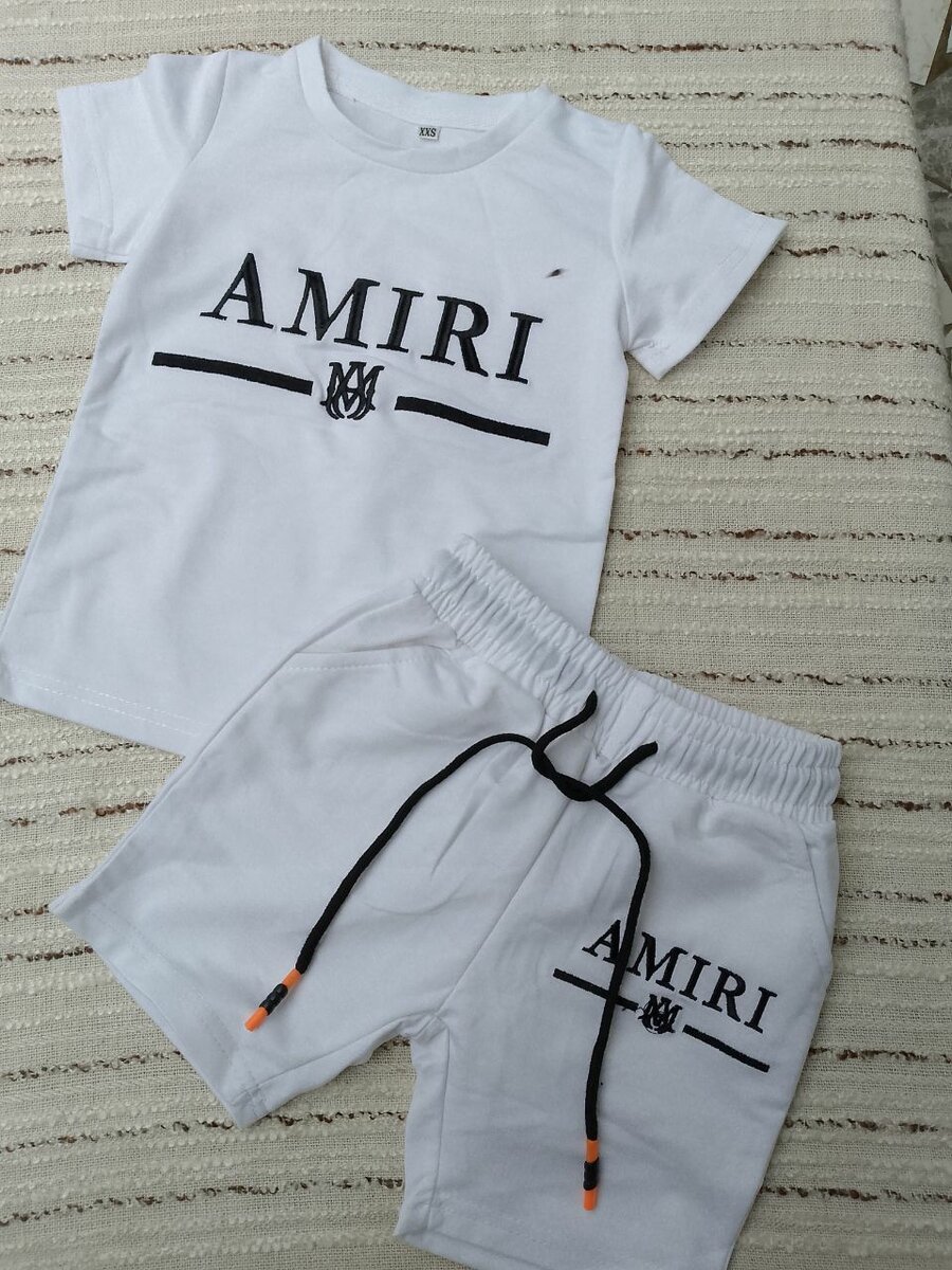 Ensemble petit garçon