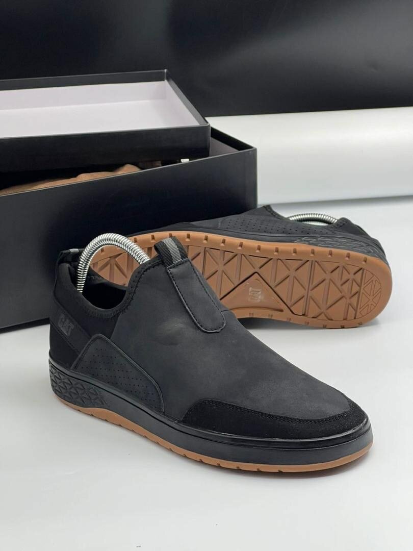 CATERPILLAR BLACK AND ASH