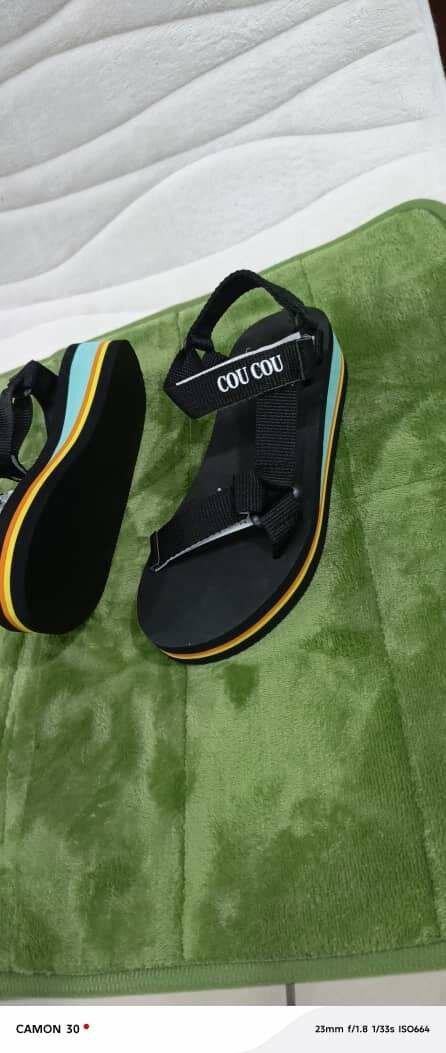 Sandales compensées colorées