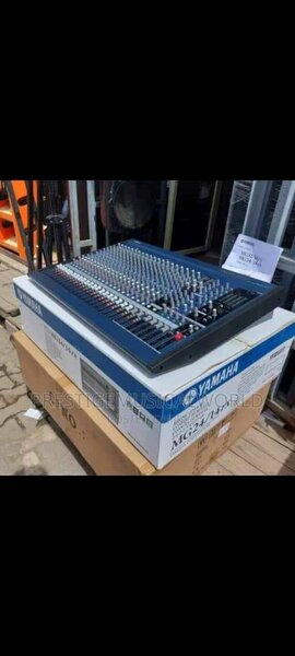 Yamaha MG24/14FX Mixer