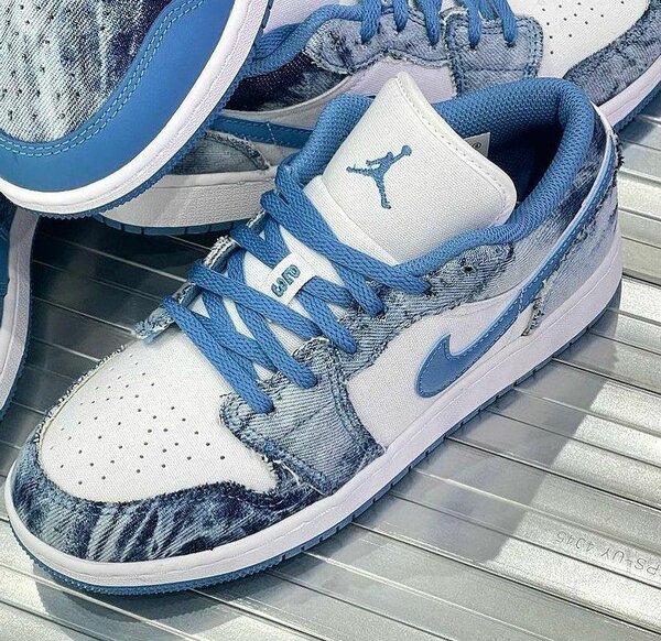 Chaussures Air Jordan 1 Low en jeans bleu