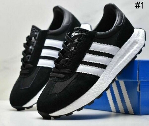 Baskets noires à rayures blanches