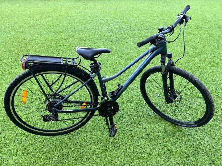 Vélo hybride avec porte-bagages