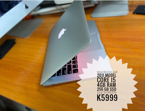 2011 MODEL CORE 15 MACBOOK AIR