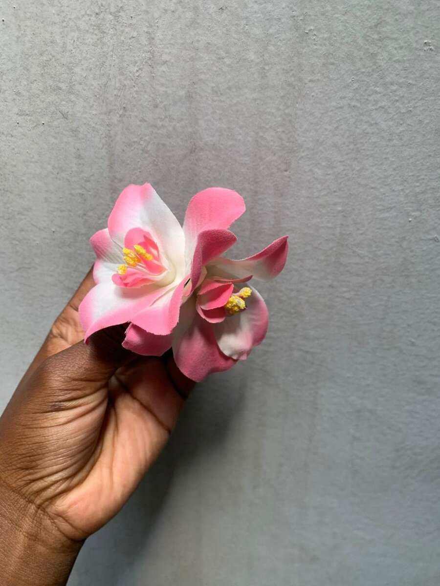 Fleurs Artificielles Élégantes