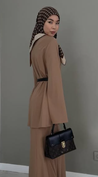 🌸 Новинка! 🌸 Представляем стильную двойку из ткани шарлотта: