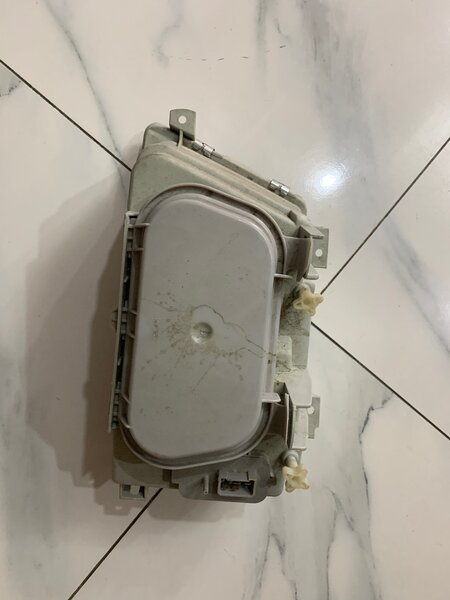 Phare avant de voiture