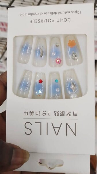 Ongles DIY Éblouissants