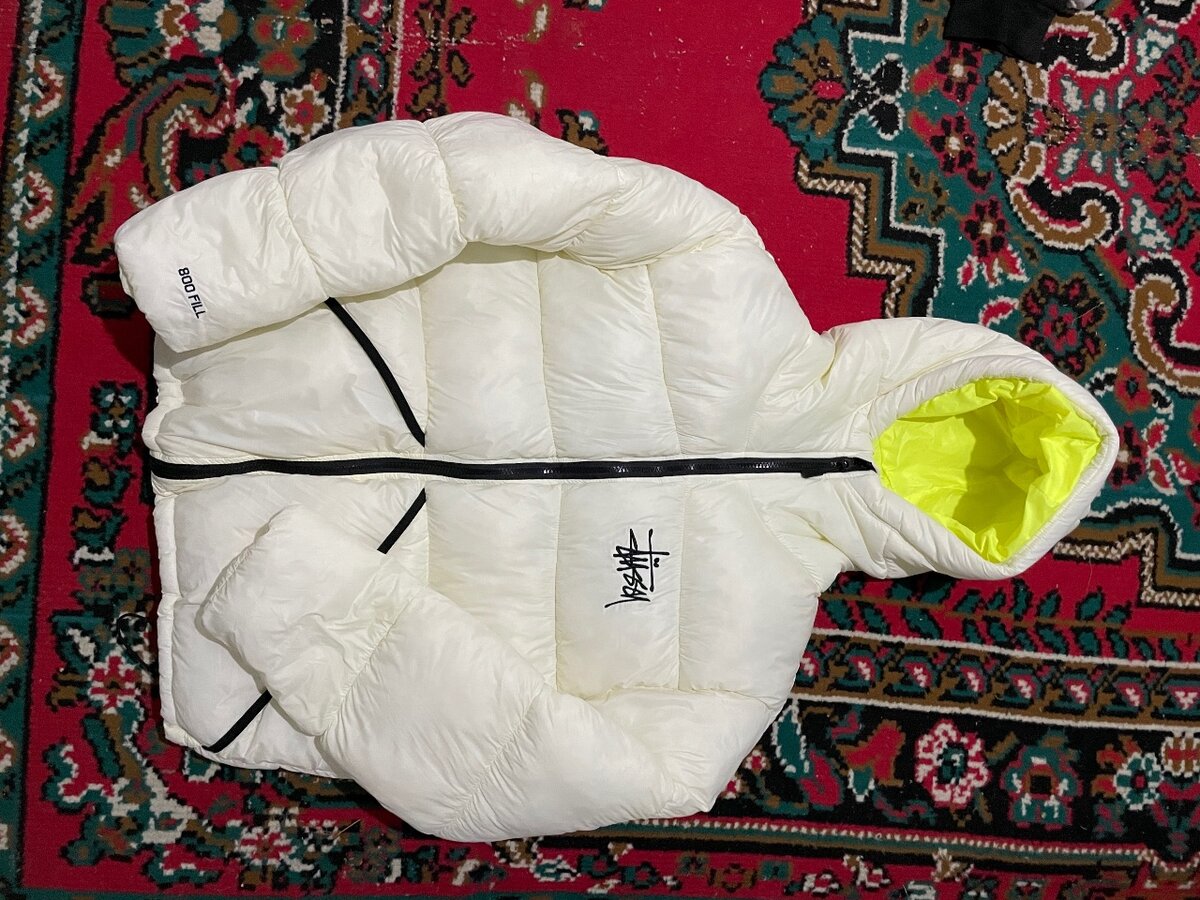 Белая куртка новая !