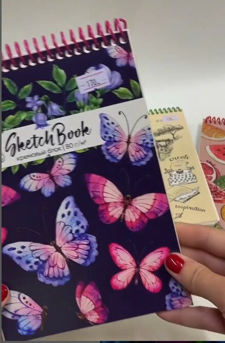 Красивый скейтч-бук