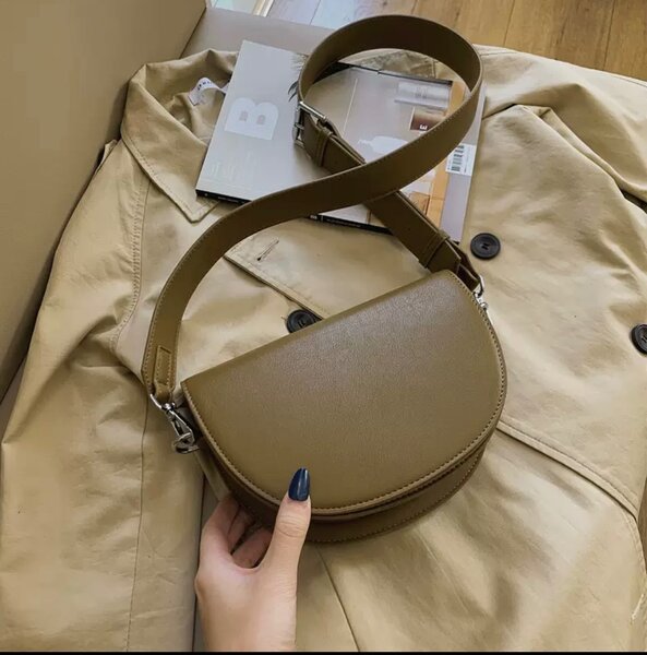 Сумка кросс боди через плечо.