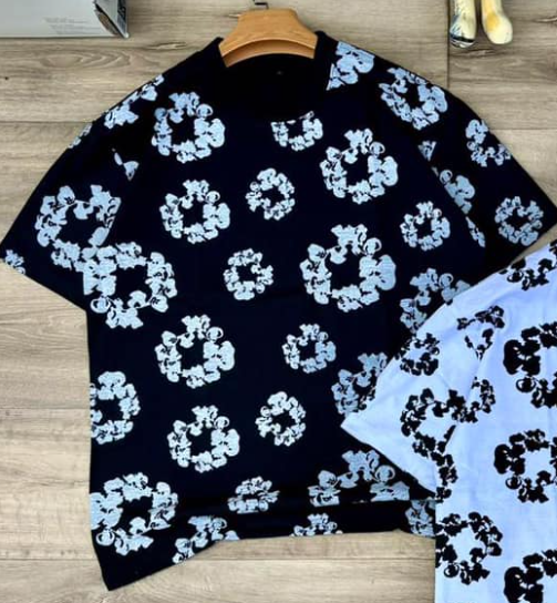 T-shirt black with flowers