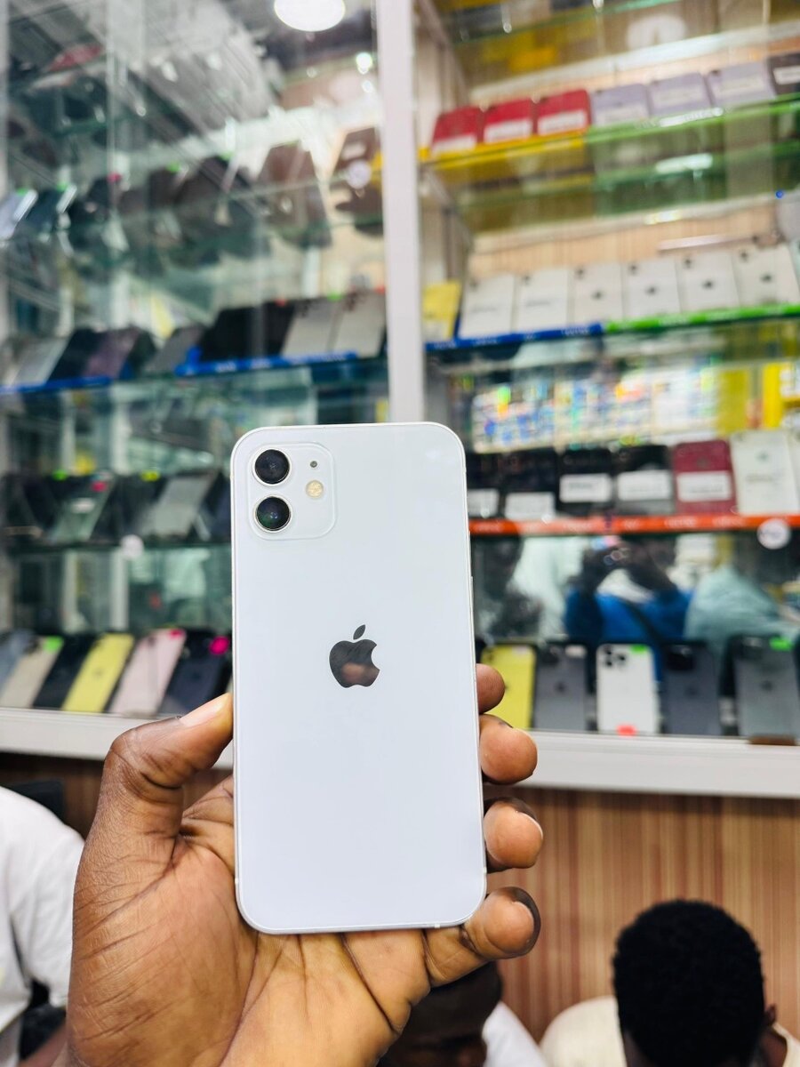 iPhone 12 simple petite fissur